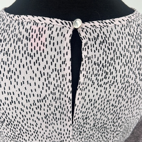 Vince Camuto Tulip Sleeve Blouse-Lilac w/ Black Spotted Pattern Women's sz. XS - Picture 6 of 11
